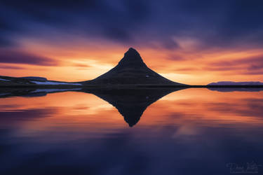 The reflection of the Kirkjufell by LinsenSchuss