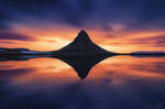 The reflection of the Kirkjufell by LinsenSchuss
