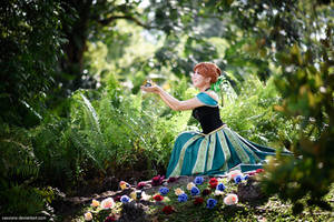 Frozen - Anna in the garden