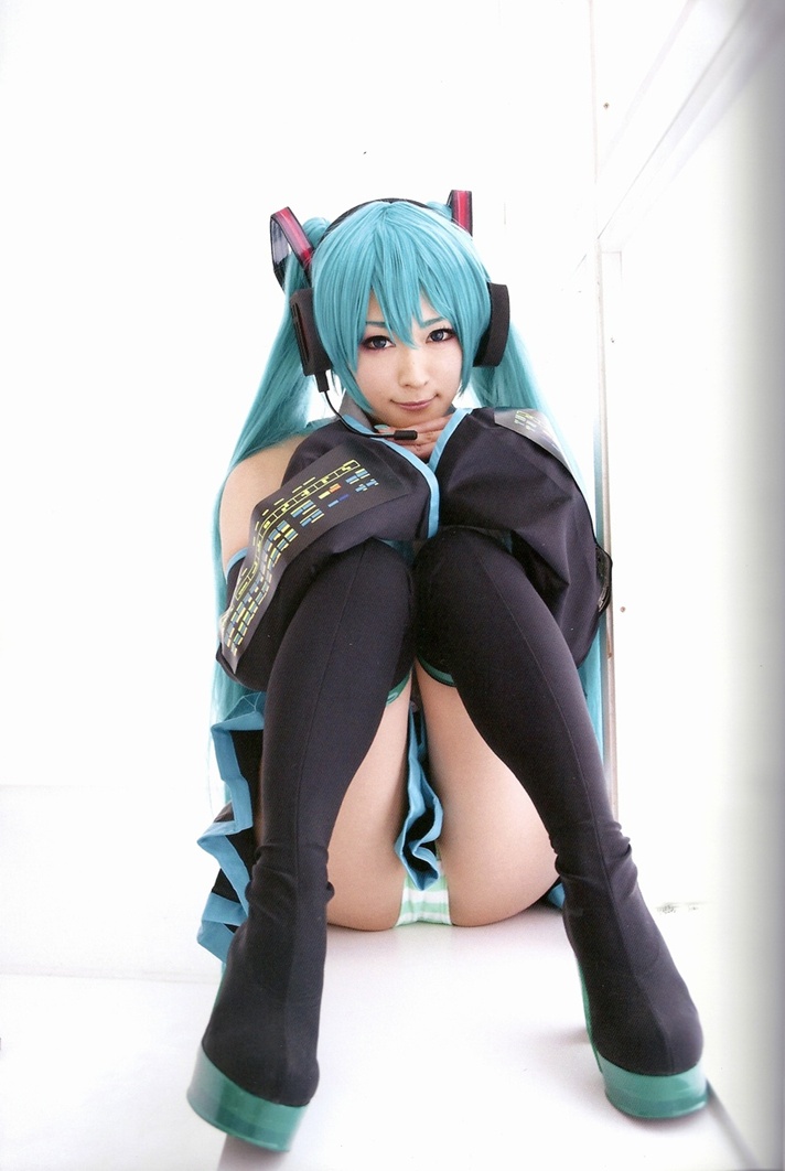 Aira-Cosplay-Hatsune-Miku-0000Vocaloid2