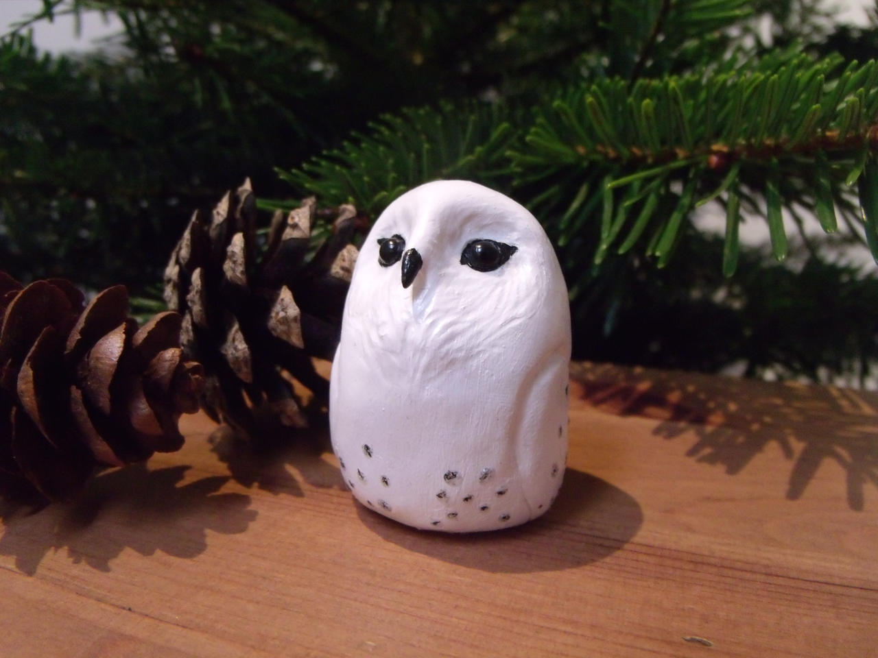 SOLD 4.8cm Snowy Owl sculpture decoration