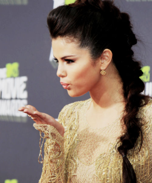 SelenaenlosMTVmovieAwards2013