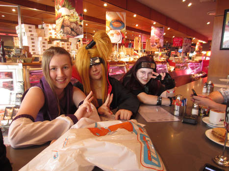 Ino, Deidara and Oro Chillin-Cosplay