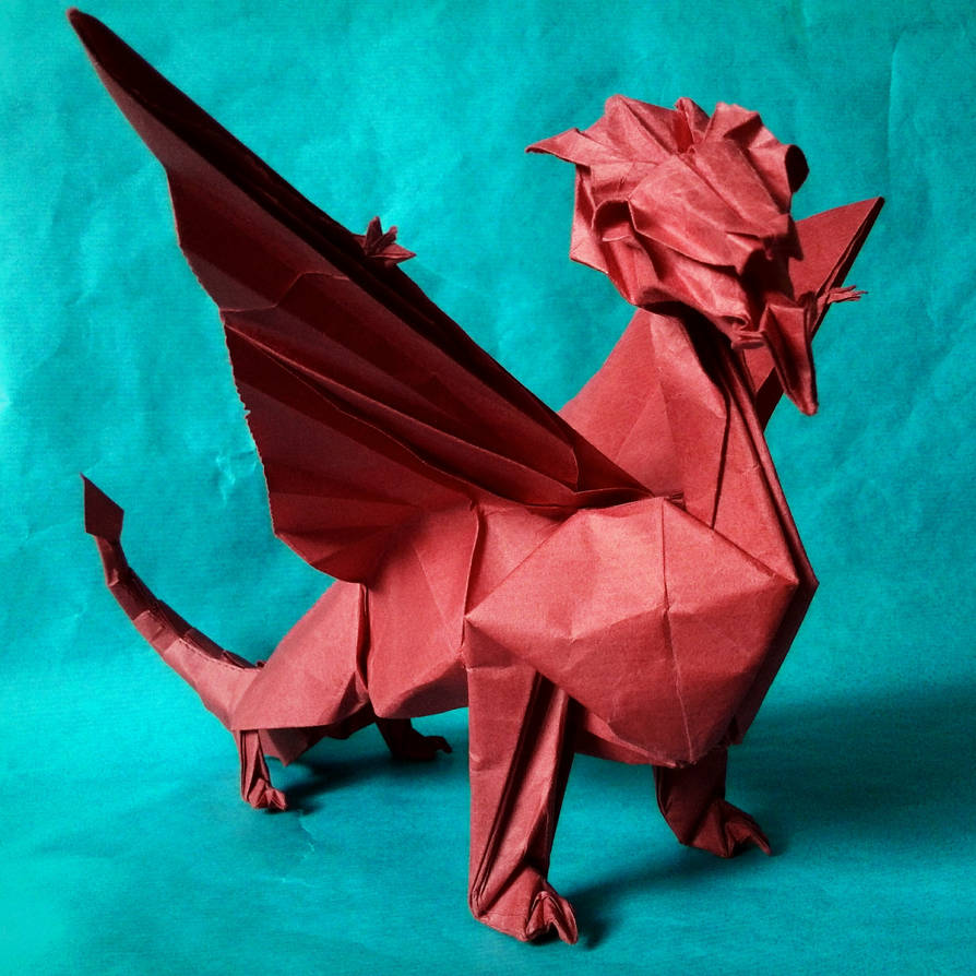 Красивый бумажный дракон