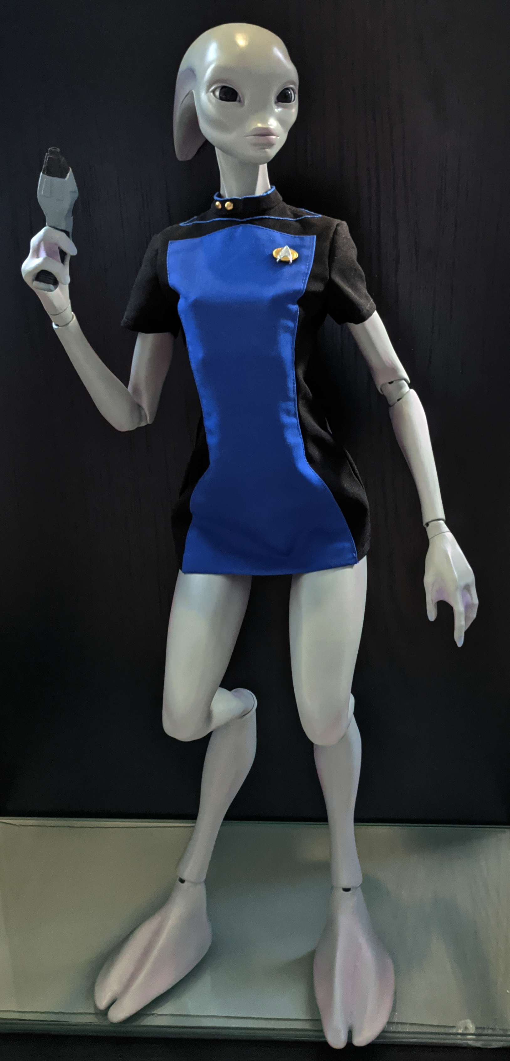Alien crew member ready for action!