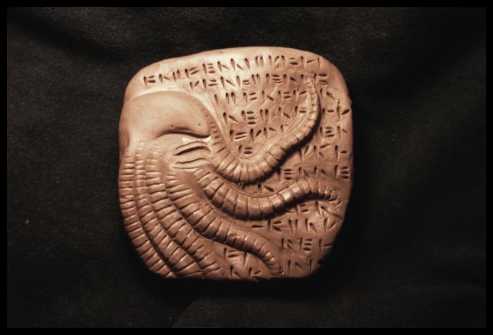 Cthulhu earthen plate