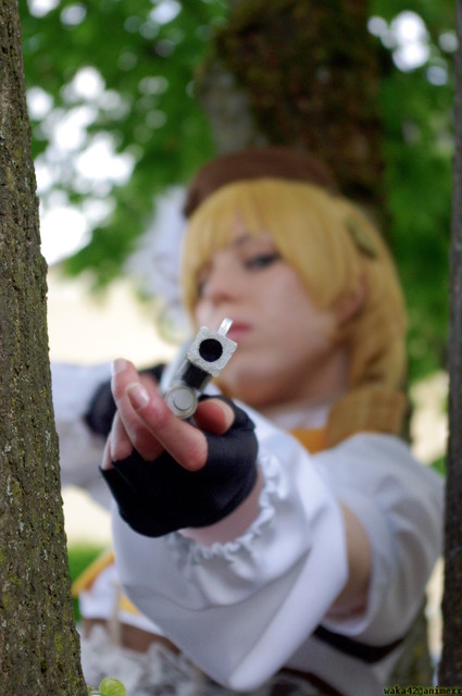 Mami Tomoe with her gun - Cosplay