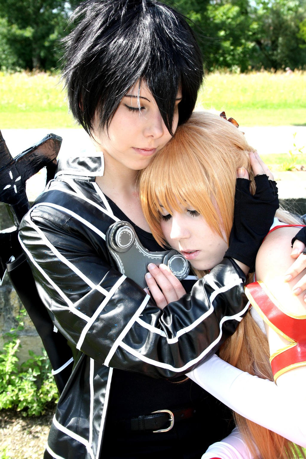 Sword Art Online Cosplay - Kirito hugs Asuna