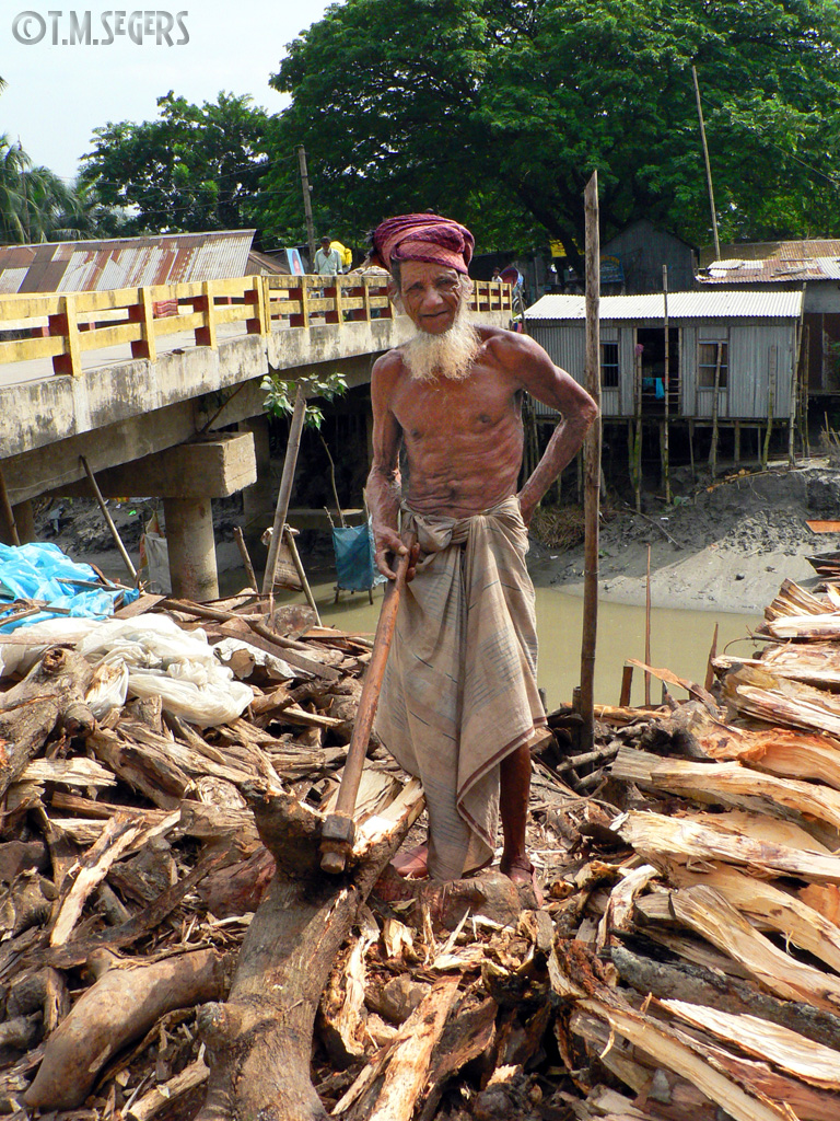 Bangladesh: Old Lumberjack