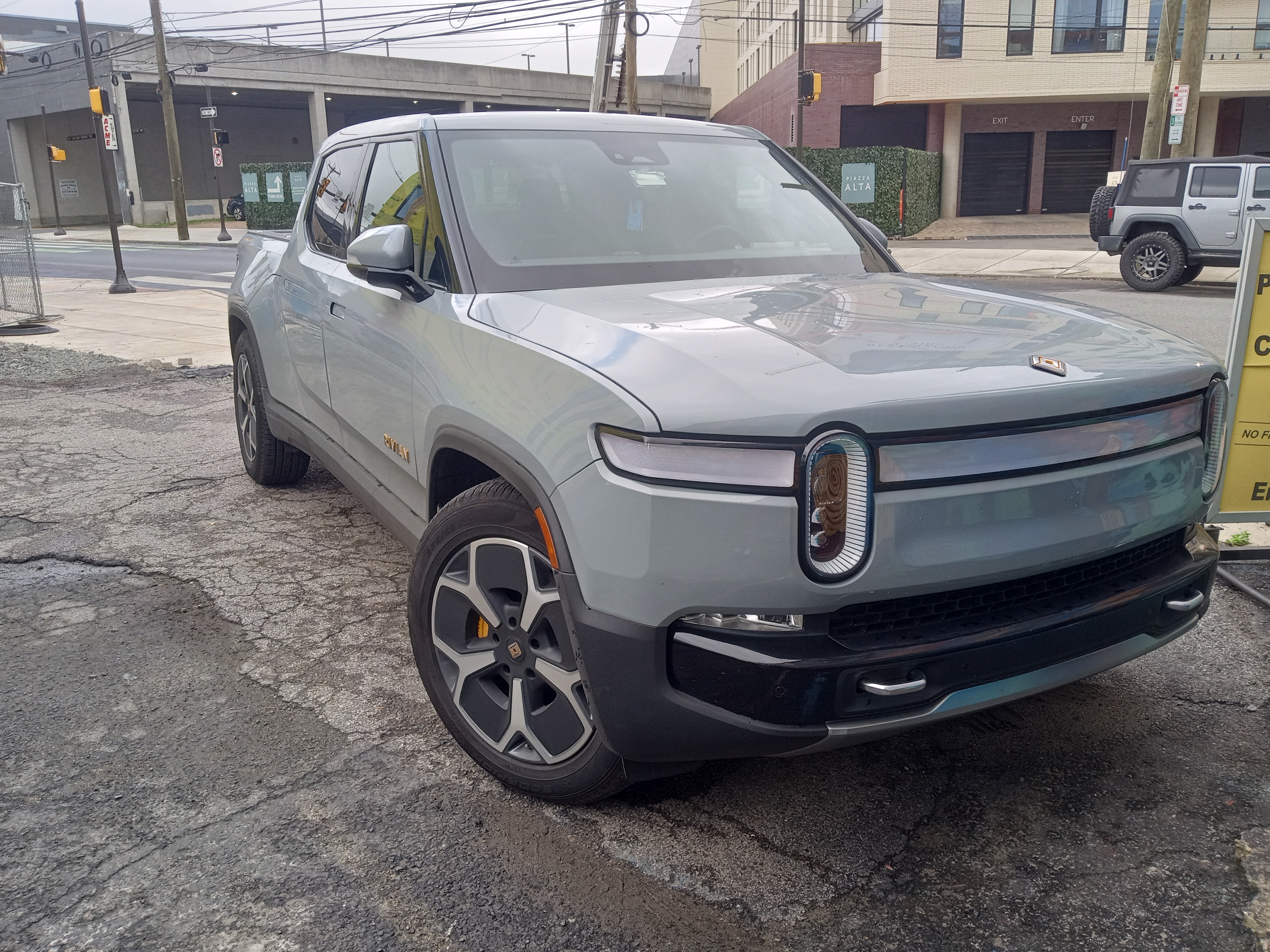2022 Rivian R1T