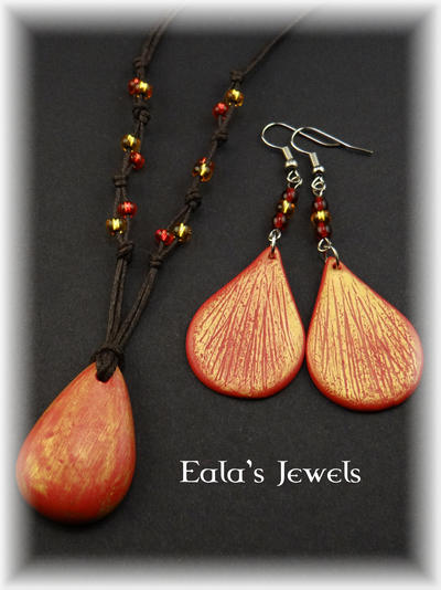 Gold rusty pendant and earrings