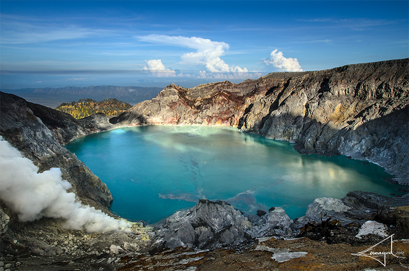 Kawah Ijen - World's largest highly acidic lake