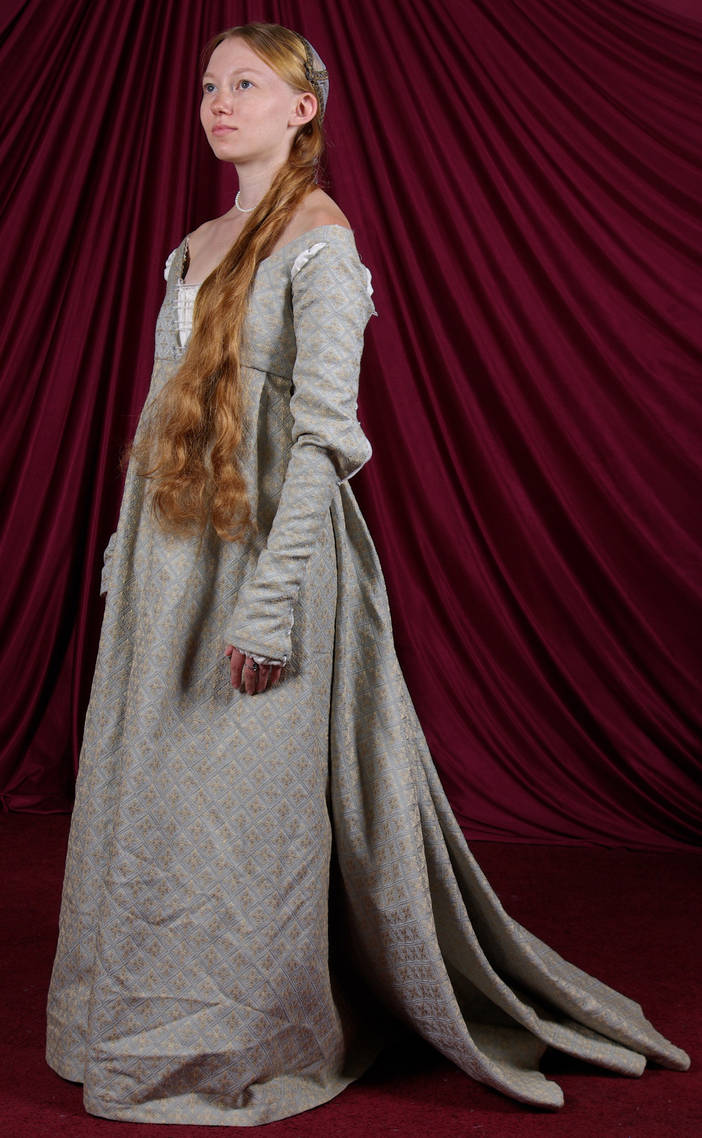 Italian Renaissance Gown:Front by Verdaera on DeviantArt Italian Renaissance Gown:Front by Verdaera on DeviantArt