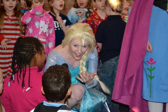 Queen Elsa goes to school!