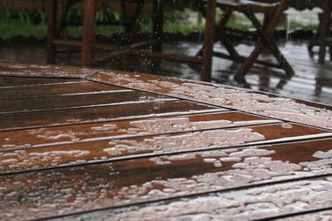 Pluie sur la terrasse