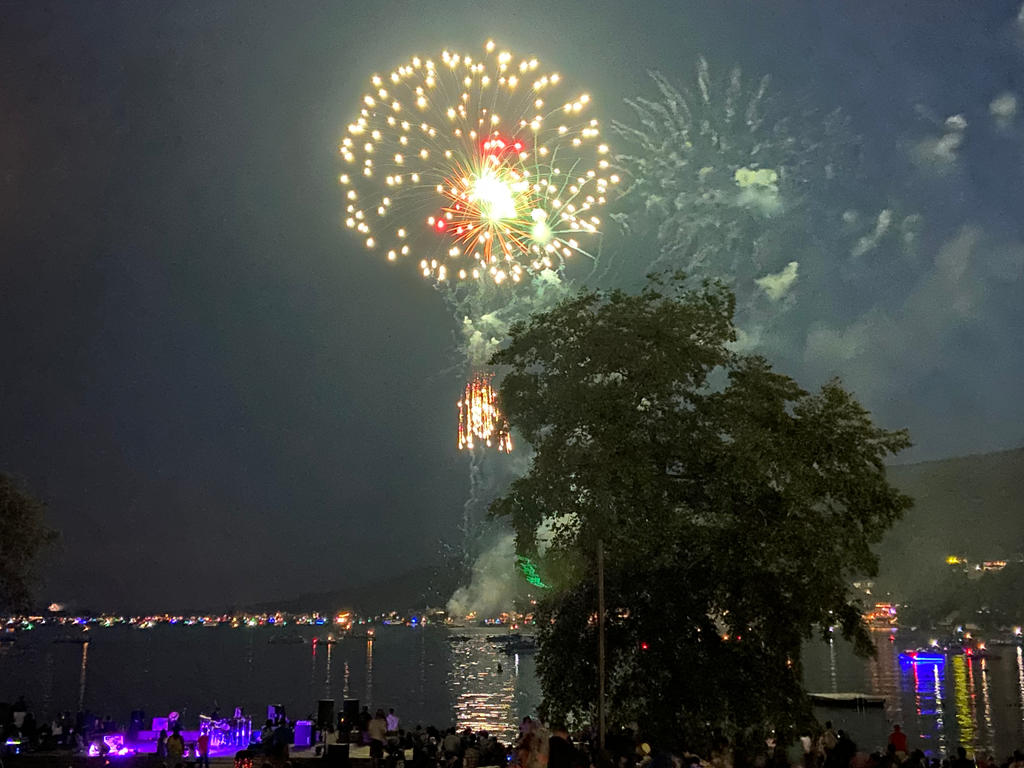 Greenwood Lake Fireworks1 by JRR5790 on DeviantArt