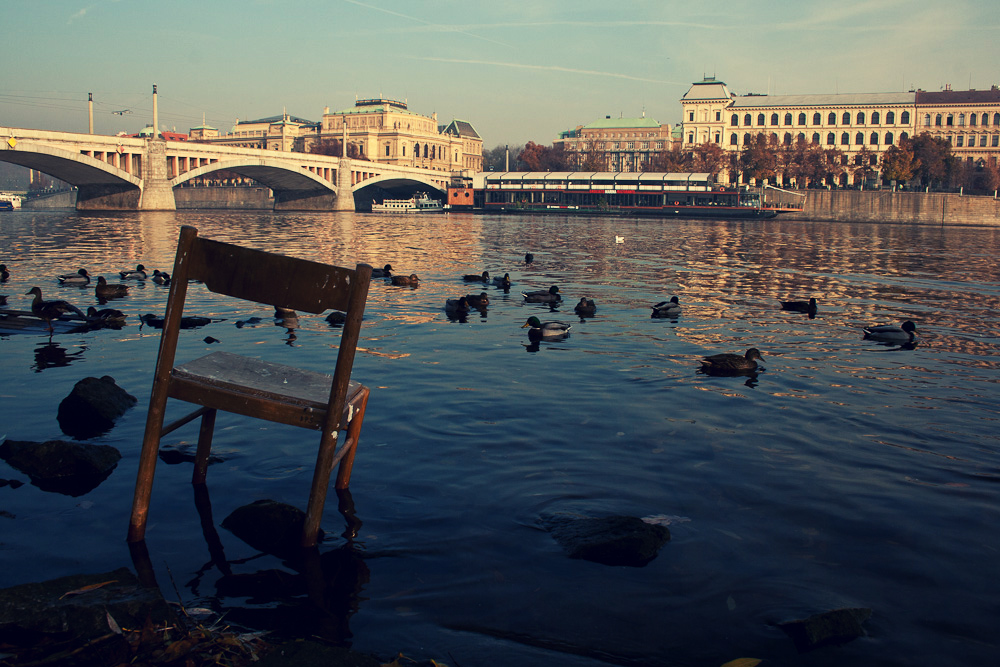 Lone chair