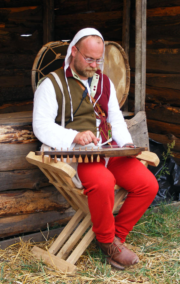 medieval fiddler by KimJestemJestemSobie on DeviantArt