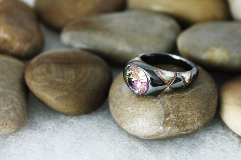 Oxidated silver ring with cz