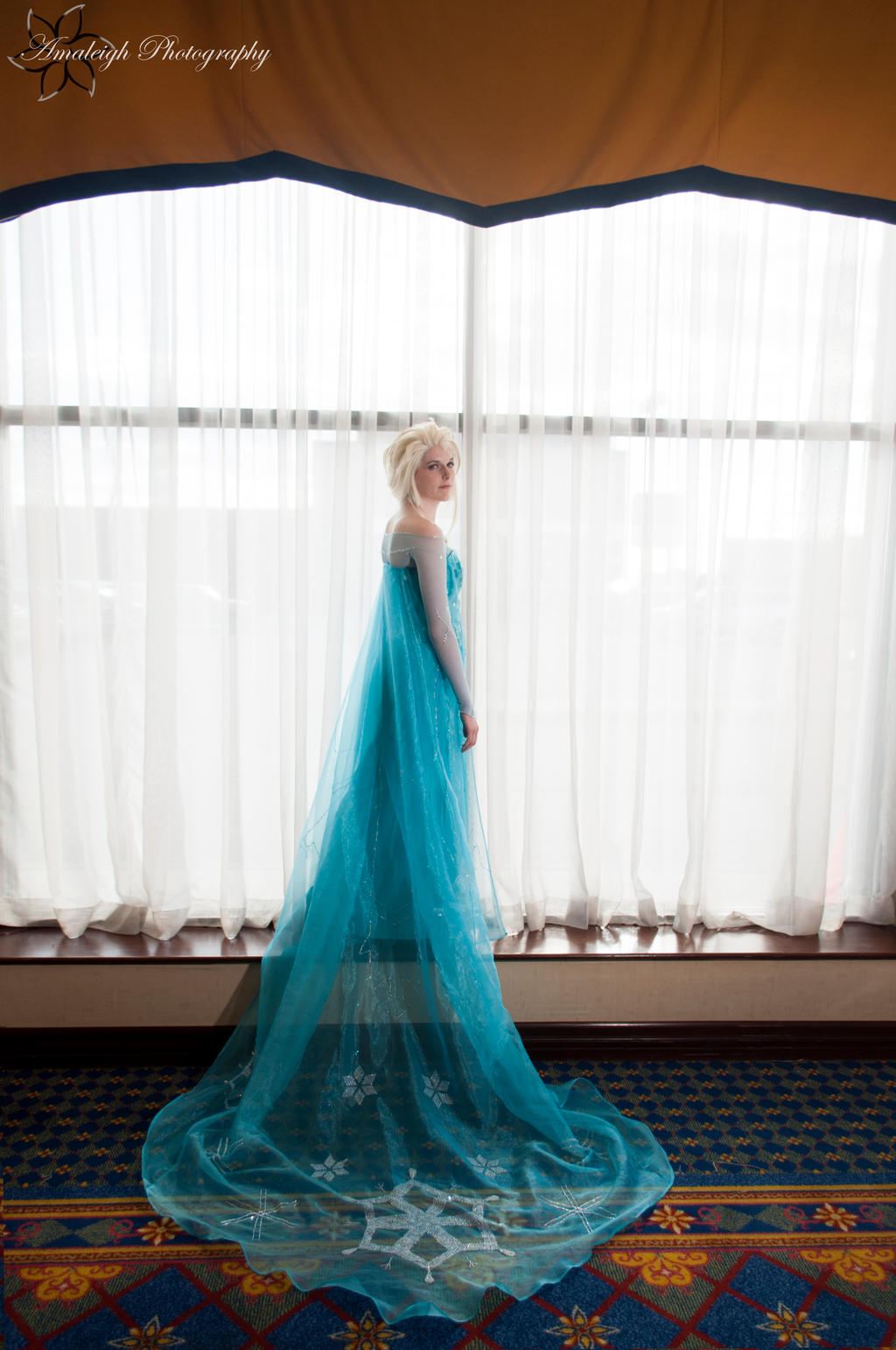 The Queen of Arendelle : Elsa : Frozen