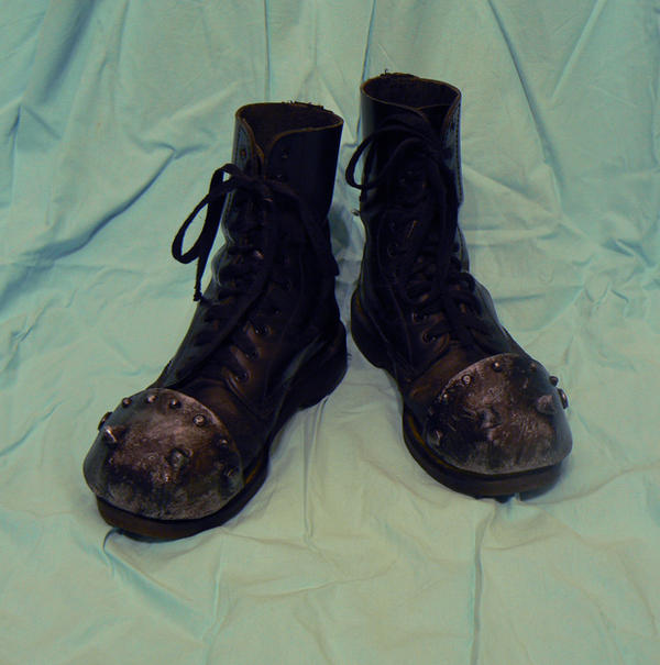 Armoured boots for the factoria worker