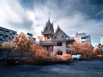 Thai Tempel infrared by MichiLauke