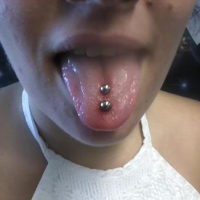 Afstotend Bedenk voldoende Double Tongue Piercing by bam-bam-989 on DeviantArt