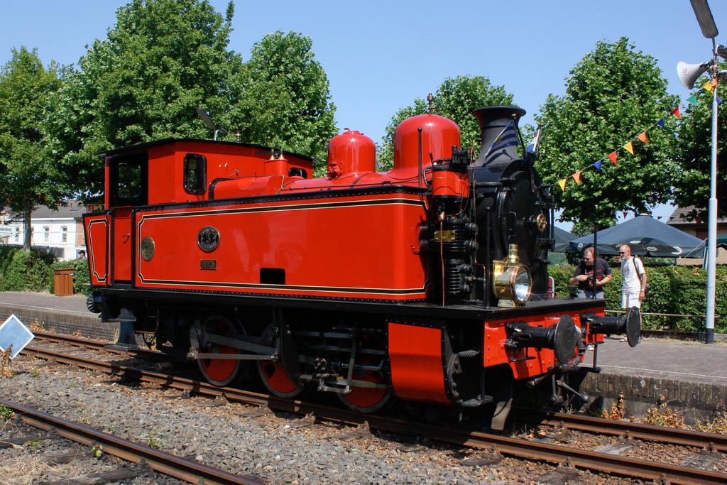 Little Red Steam Engine by ZCochrane on DeviantArt