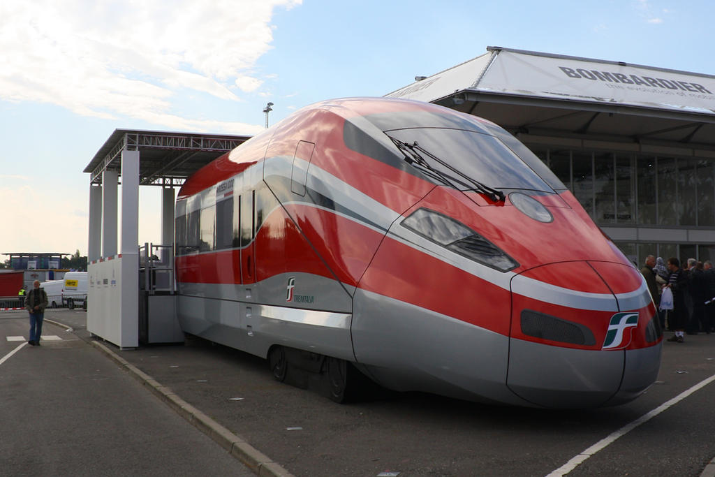 Innotrans '12 - FS Frecciarossa 1000 Mockup by ZCochrane on DeviantArt