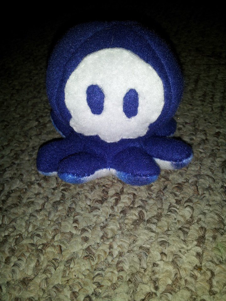 Blue and white  punisher octopus