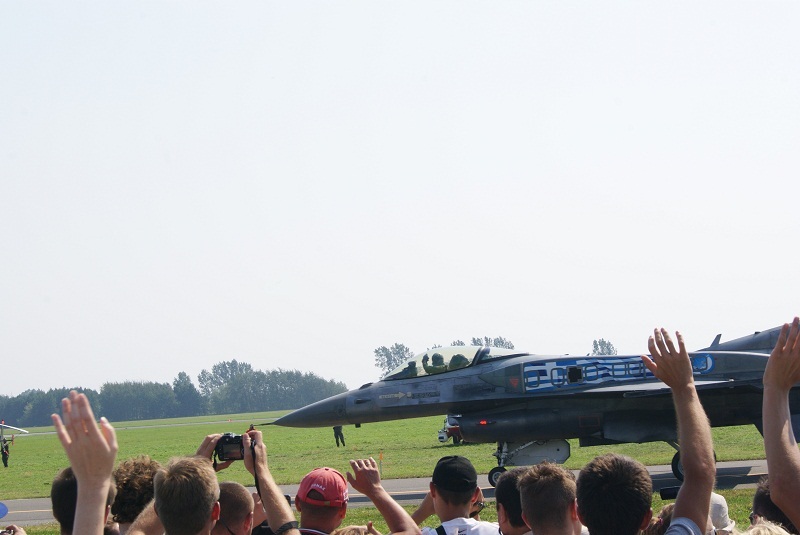 Greeting for F-16 pilot