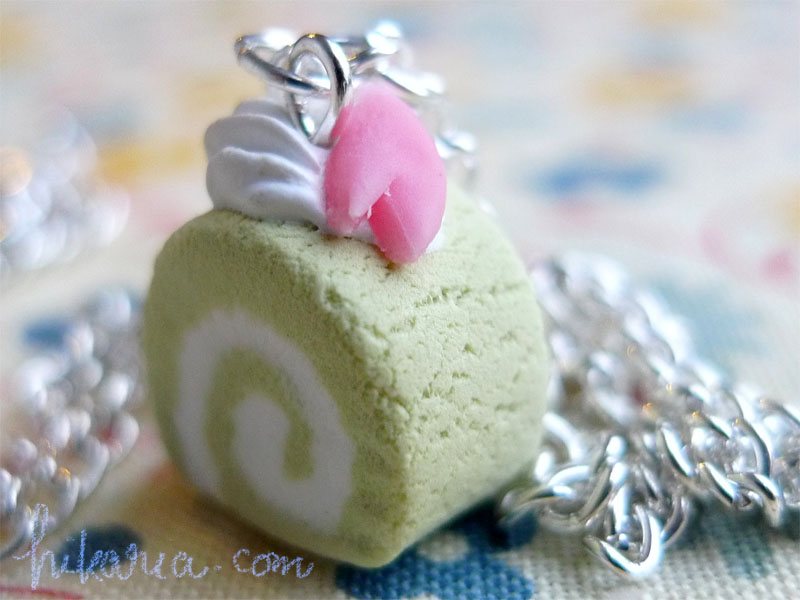 Green tea matcha roll cake