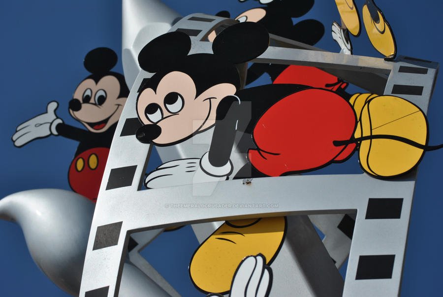 Mickey climbing the ladder by TheEmeraldCrusader on DeviantArt