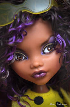 All Clad in Yellow Clawdeen