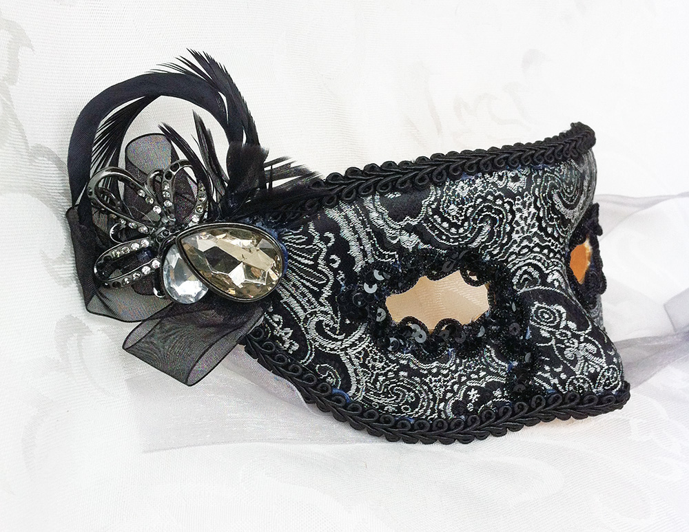 The Black Bow masquerade Mask