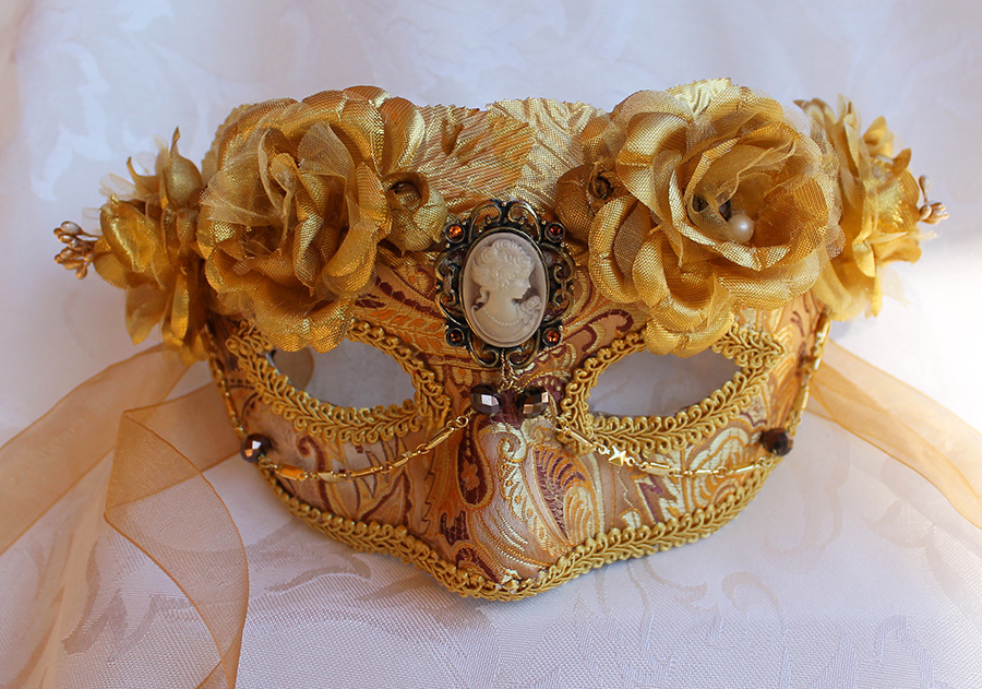 Gold Masquerade Mask With Cameo