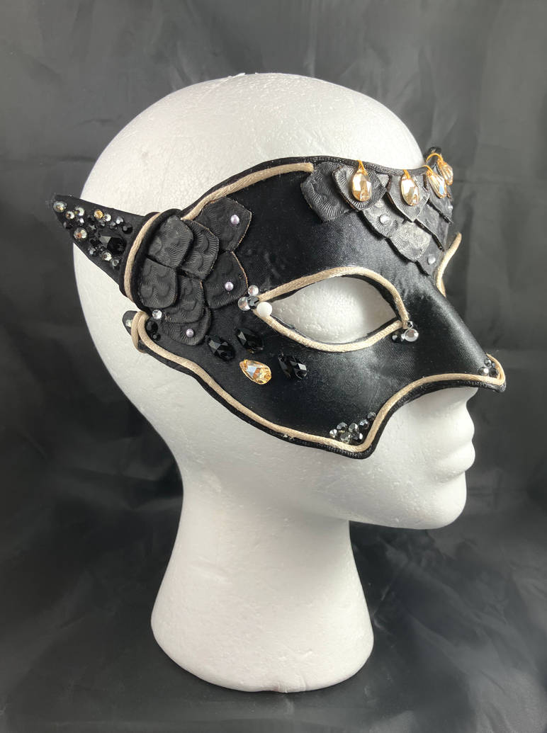 Bench Scale Mask Black Dragon Scale Mask by DaraGallery on DeviantArt