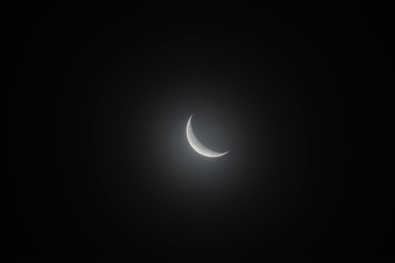 The 23-day-old Waning Crescent Moon Photograph by Alan Dyer - Pixels