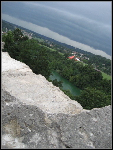 Es zieht ein dunkel Wolk heran