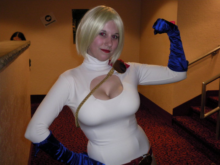 Power Girl Cosplayer Photo 2