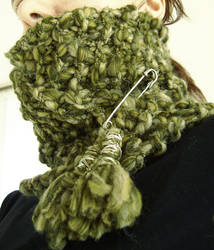 Artistic yarn neck warmer