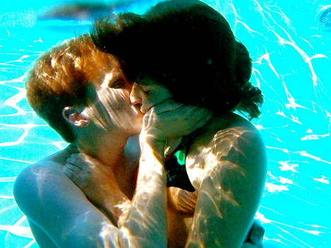 underwater kiss