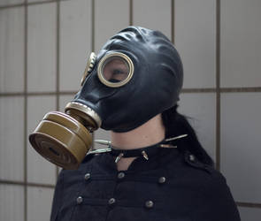 Jenny 05 - gas mask