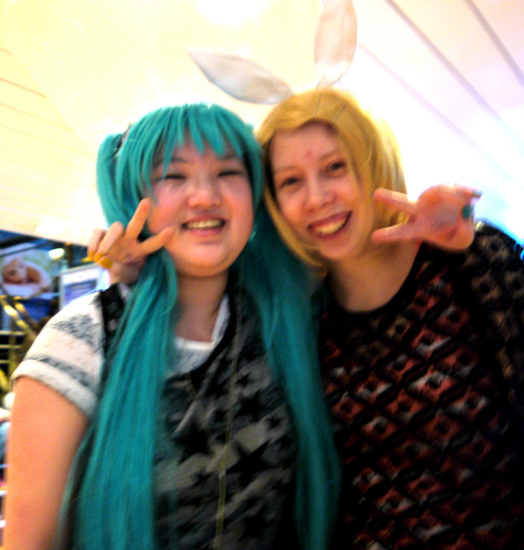 Miku and Rin - Best Friends by ShinobiShurikenPro on DeviantArt