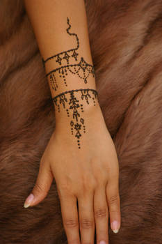 ~Antique jewelry inspired henna tattoo hand~