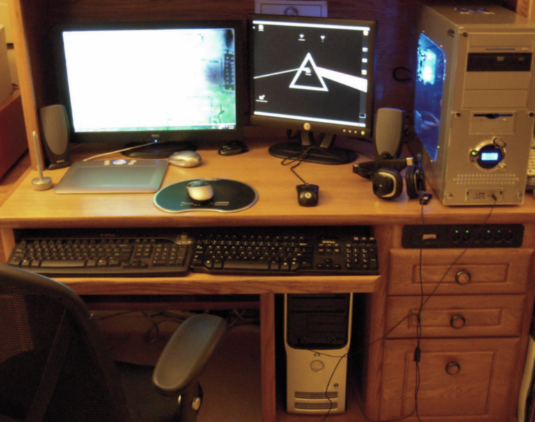 Desk by rabidcentipede