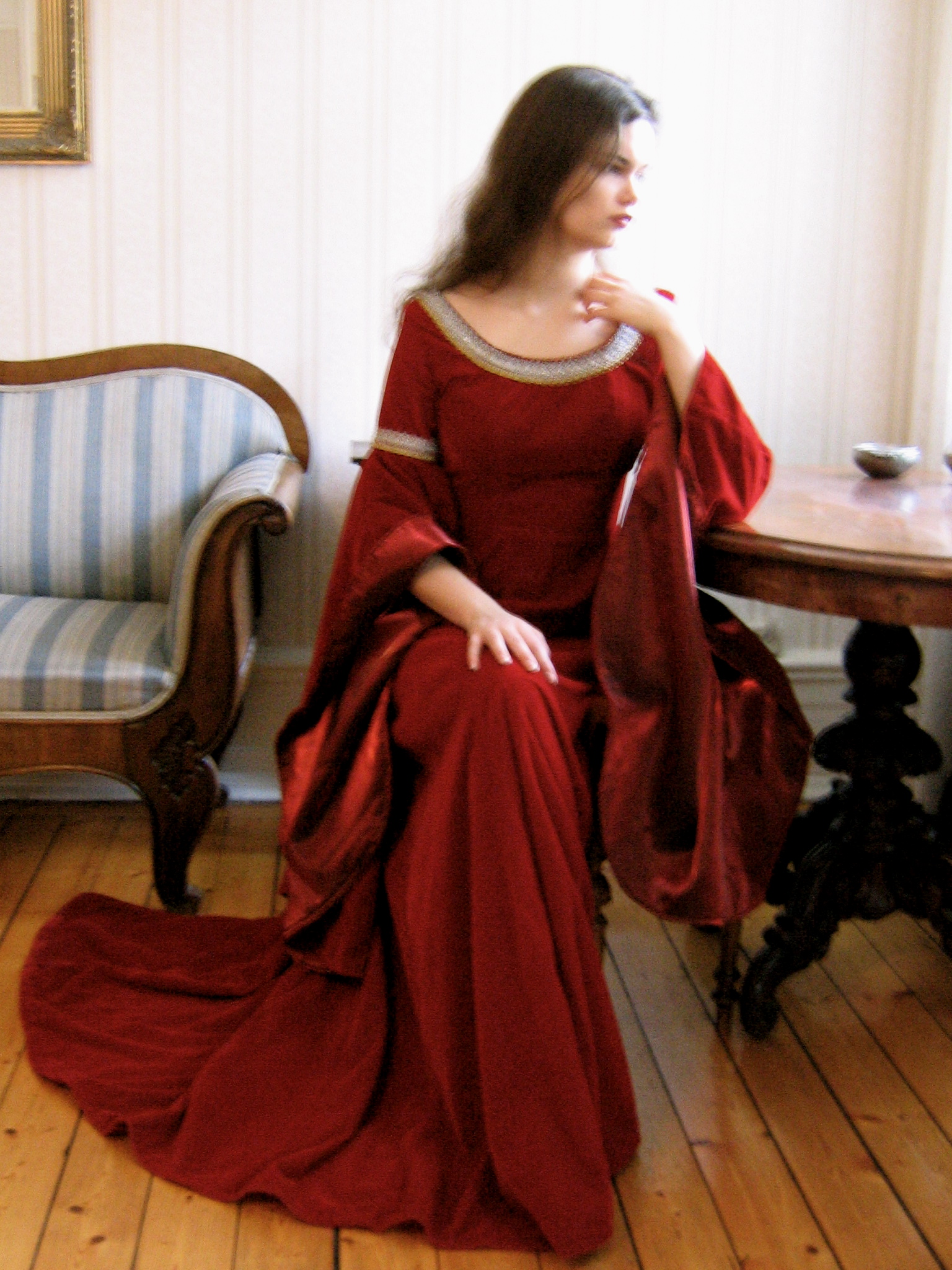 arwen blood red dress Arwen's Blood Red Dress. This has always been a dream costume to make, and it ended up being the last costume I ever sew as I retired from costuming shortly after for