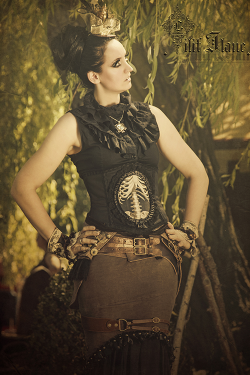 under a tree...            WGT Steampunk