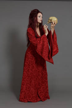 Stock - Melisandre red priestess looking at skull