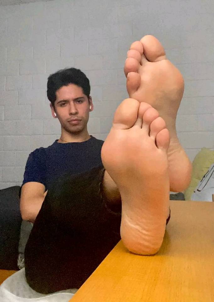Big Male Feet By Racer5678 On DeviantArt big-male-feet-by-racer5678-on-deviantart